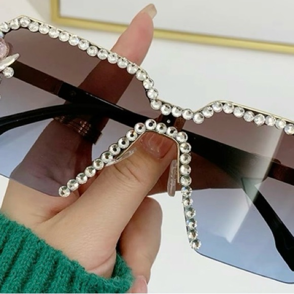 Shining glasses for any occasion stunning as well as casual - Picture 1 of 3